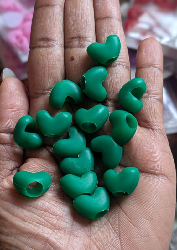 (Mini) Green Heart Shaped Beads